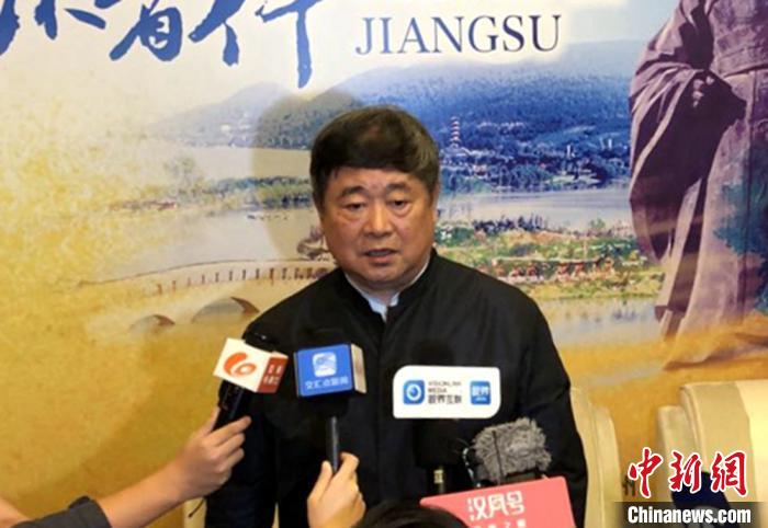 单霁翔接受媒体采访?！≈熘靖?摄
